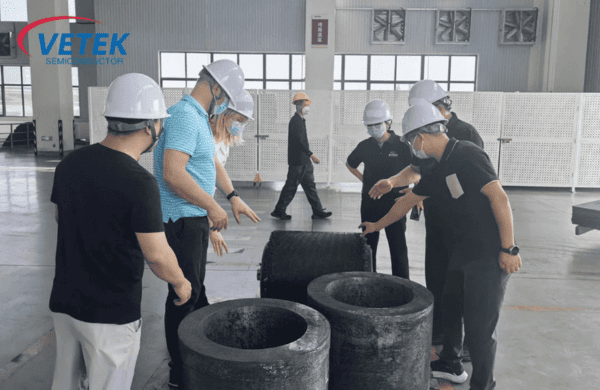 Καλωσορίστε τους πελάτες να επισκεφθούν το εργοστάσιο προϊόντων ανθρακονημάτων της Veteksemicon